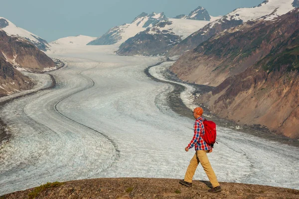 Caminhando Homem Nas Montanhas Canadenses Caminhada Atividade Recreação Popular América — Fotografia de Stock