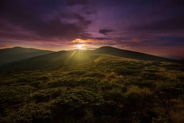 Scenic Zonsondergang Bergen Mooie Natuurlijke Achtergrond — Stockfoto