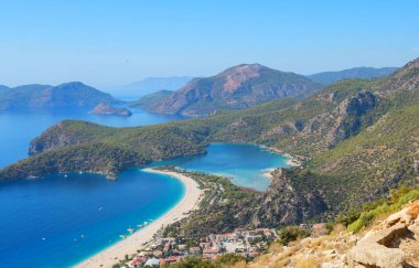 Türkiye dağlarındaki güzel doğa manzaraları. Lycian tarzı yürüyüşçüler arasında meşhurdur..