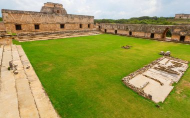 Uxmal, Yucatan, Meksika 'daki Maya piramidi