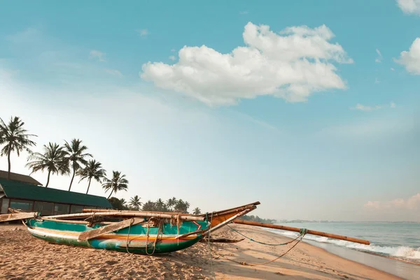 Sri Lanka Sahildeki Balıkçı Teknesi — Stok fotoğraf