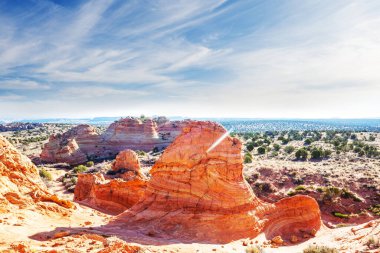 Vermilion Cliffs Ulusal Anıtı. Gün doğumunda manzara manzarası. Alışılmadık dağ manzarası. Güzel doğal arkaplan.
