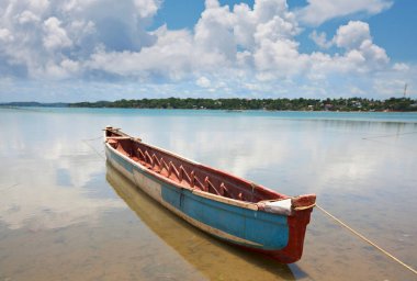 sri Lanka sahildeki balıkçı teknesi