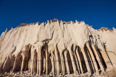Sıra dışı doğal manzaralar- Kaliforniya 'daki Crowley Lake Sütunları, ABD.