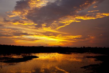 Sri Lanka 'da gün batımında sular altında kalan alanlar