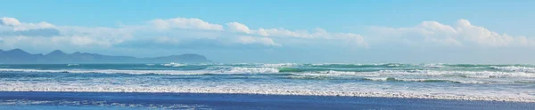 Duże Fale Wybrzeżu Oceanu — Zdjęcie stockowe