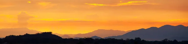 斯里兰卡的风景 日落时的山脉和丛林 — 图库照片