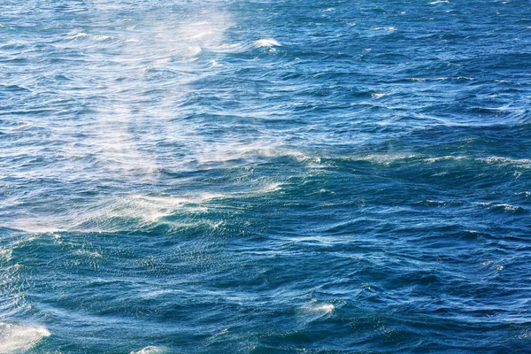 波浪抽象或波纹水纹理背景 — 图库照片