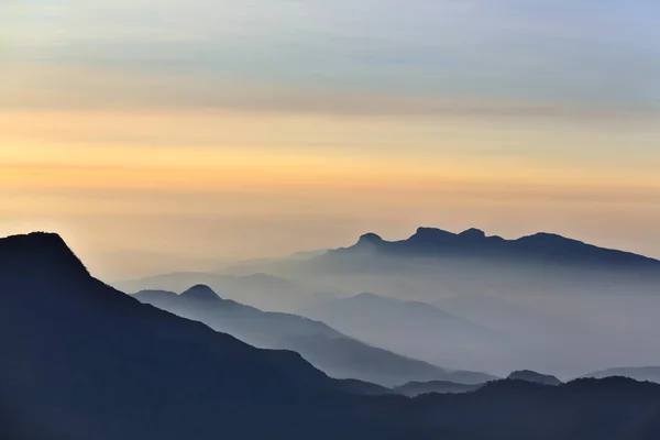 Silueta Montaña Amanecer Temporada Primavera — Foto de Stock