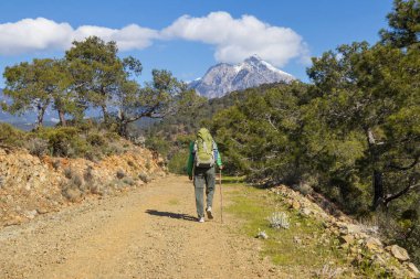 Türkiye dağlarındaki güzel doğa manzaraları. Lycian tarzı yürüyüşçüler arasında meşhurdur..