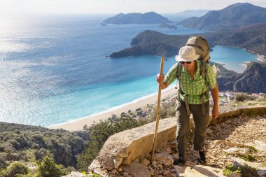 Türkiye dağlarındaki güzel doğa manzaraları. Lycian tarzı yürüyüşçüler arasında meşhurdur..
