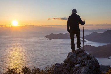 Türkiye dağlarındaki güzel doğa manzaraları. Lycian tarzı yürüyüşçüler arasında meşhurdur..