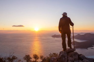 Türkiye dağlarındaki güzel doğa manzaraları. Lycian tarzı yürüyüşçüler arasında meşhurdur..