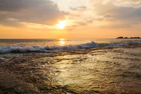 Malerisch Farbenfroher Sonnenuntergang Der Meeresküste Gut Für Tapeten Oder Hintergrundbild — Stockfoto