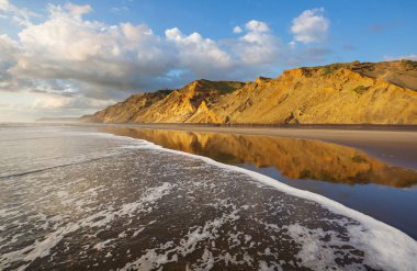 Ocean Beach, Yeni Zelanda 'da güzel manzaralar var. İlham verici doğal ve seyahat geçmişi