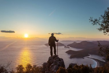 Türkiye dağlarındaki güzel doğa manzaraları. Lycian tarzı yürüyüşçüler arasında meşhurdur..