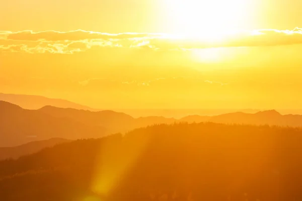 Berg Silhouet Bij Zonsopgang Het Voorjaar — Stockfoto