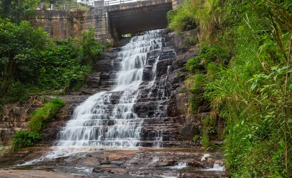 Sri Lanka 'da güzel bir şelale