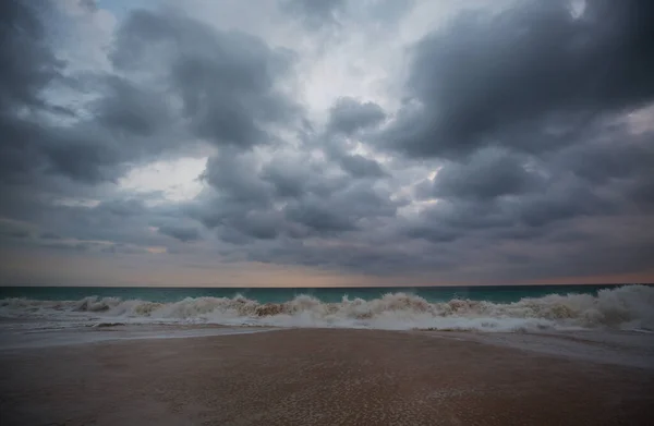 海滩上的风暴 — 图库照片