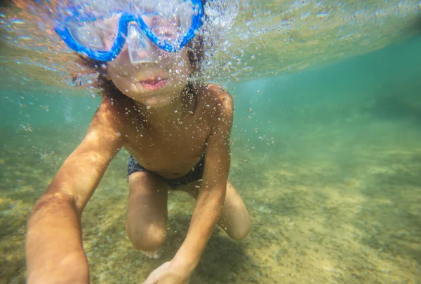Snorklings Pojken Vid Korallrevet Sri Lanka — Stockfoto