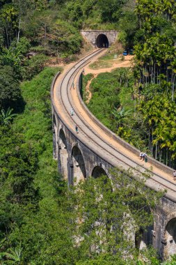 Sri Lanka 'da ünlü dokuz kemer köprüsü