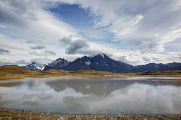 Gyönyörű Hegyvidéki Tájak Torres Del Paine Nemzeti Parkban Chilében Világhírű — Stock Fotó