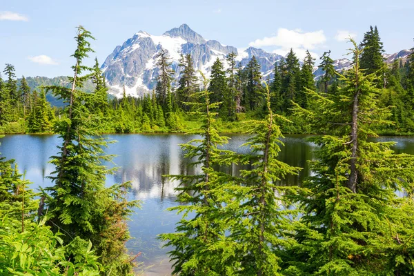 Scenisk Bild Sjö Med Berg Shuksan Reflektion Washington Usa — Stockfoto