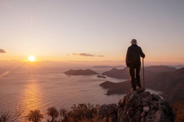Türkiye dağlarındaki güzel doğa manzaraları. Lycian tarzı yürüyüşçüler arasında meşhurdur..