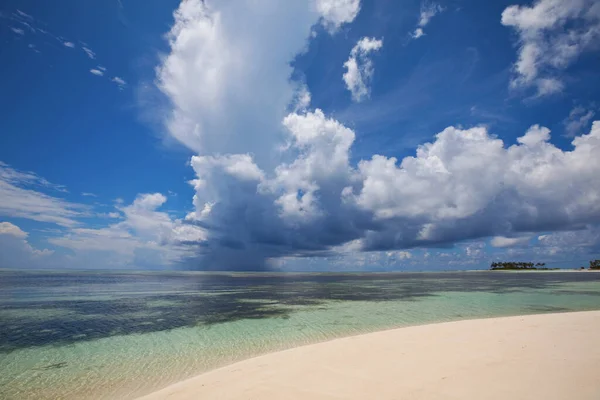 Schöner Strand Auf Den Malediven Natürlicher Schöner Hintergrund — Stockfoto