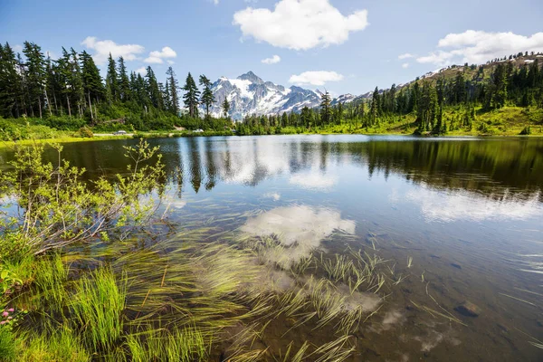 Scenisk Bild Sjö Med Berg Shuksan Reflektion Washington Usa — Stockfoto