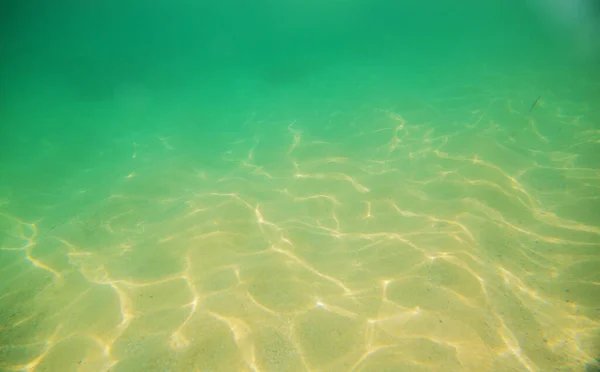 波の抽象的または波打つ水のテクスチャの背景 — ストック写真