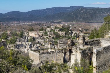 Türkiye dağlarındaki güzel doğa manzaraları. Lycian tarzı yürüyüşçüler arasında meşhurdur..
