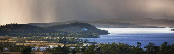 ノルウェーの美しい山の湖 — ストック写真