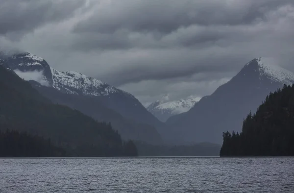 Klidná Scéna Horského Jezera Kanadě Při Západu Slunce — Stock fotografie