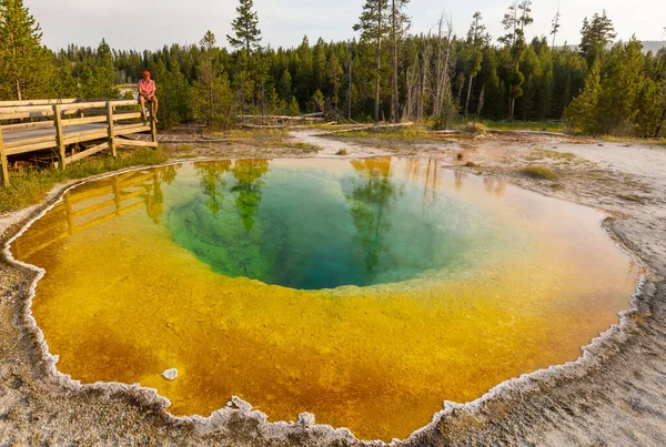 Renkli Sabah Havuzu Yellowstone Ulusal Parkı Nda Ünlü Kaplıca Wyoming — Stok fotoğraf