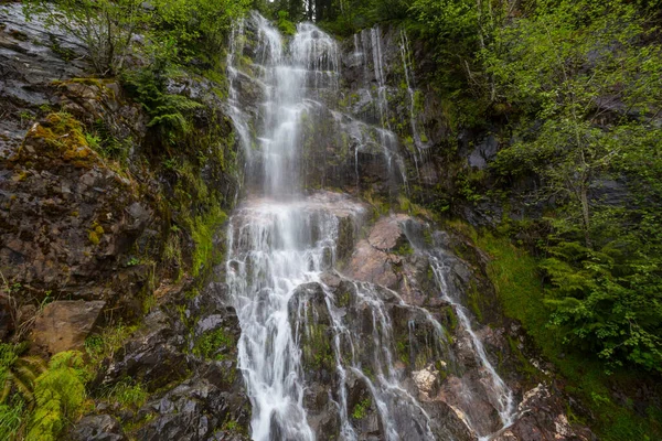 Cachoeira Bonita Montanhas Canadenses — Fotografia de Stock