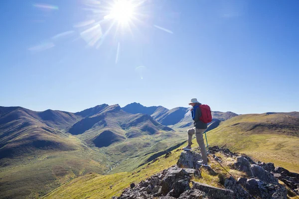 Hiker Beautiful Mountains Tombstone Territorial Park Yukon Canada — ストック写真