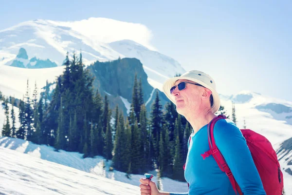 Homem Caminhada Parque Nacional Mount Rainier Washington Eua — Fotografia de Stock