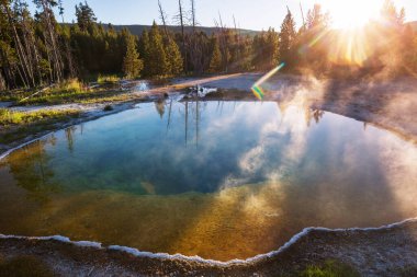 Renkli Sabah Havuzu - Yellowstone Ulusal Parkı 'nda ünlü kaplıca, Wyoming, ABD
