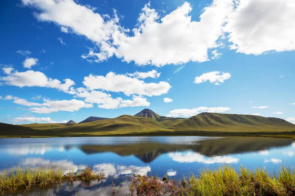 Beautiful Blue Lake Polar Tundra Dempster Highway Yukon Canada — 图库照片