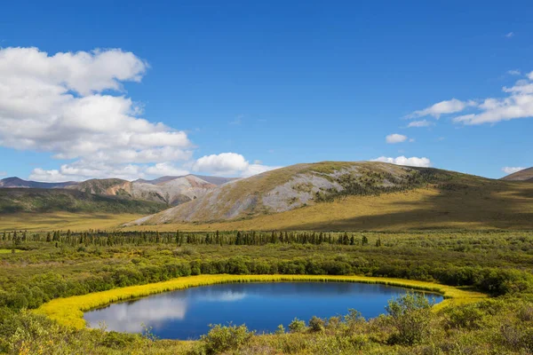 Beautiful Blue Lake Polar Tundra Dempster Highway Yukon Canada — Foto Stock