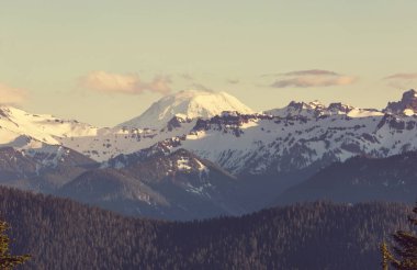 North Cascade Range, Washington, ABD 'deki güzel dağ zirvesi.