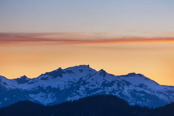 Scenic Zonsondergang Bergen Mooie Natuurlijke Achtergrond — Stockfoto