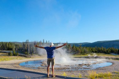Yellowstone Ulusal Parkı 'ndaki turist, ABD