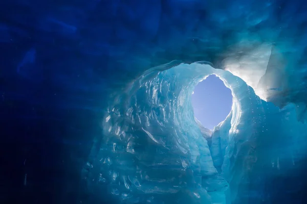 Yüksek Dağlardaki Buz Mağarası Kanada — Stok fotoğraf