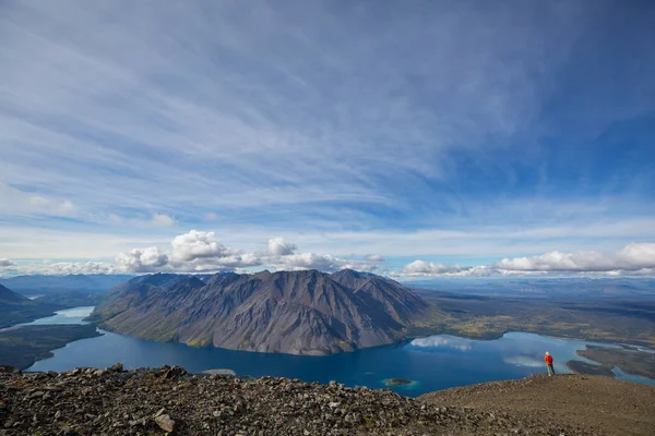 Caminhando Homem Nas Montanhas Canadenses Caminhada Atividade Recreação Popular América — Fotografia de Stock