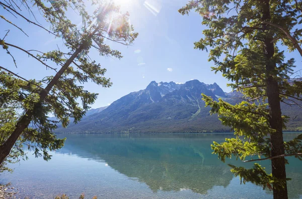 Serene Jelenet Hegyi Partján Kanadában — Stock Fotó