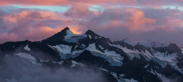 山中的落日 美丽的自然背景 — 图库照片