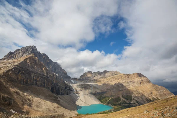Heitere Szene Bergsee Kanada — Stockfoto