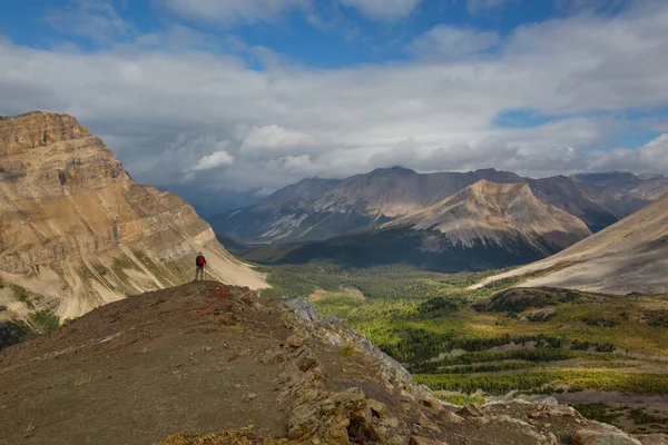 Hiking Man Canadian Mountains Hike Popular Recreation Activity North America — Stock Photo, Image